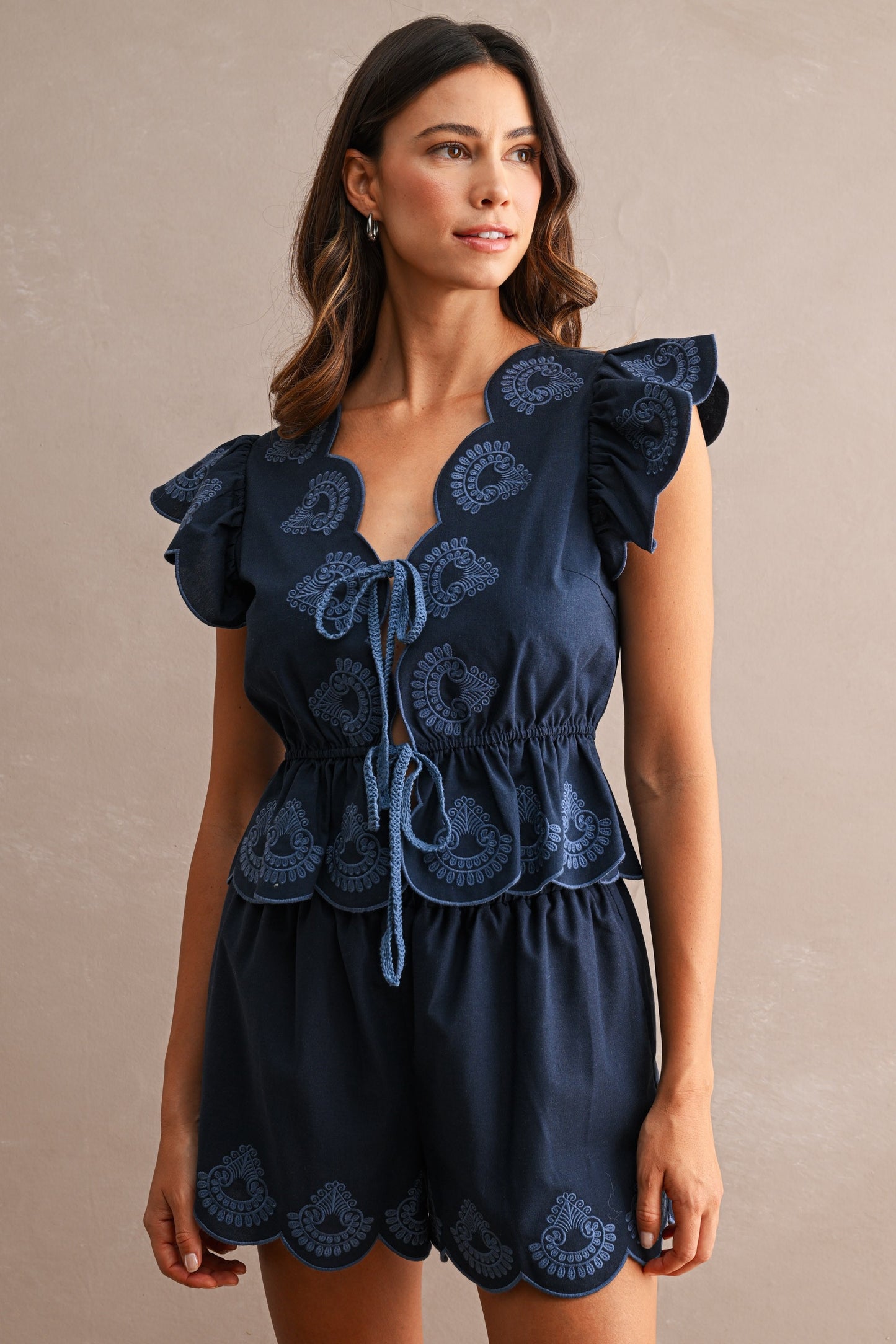 Embroidered Scallop Set
