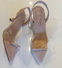 Nude & clear pump