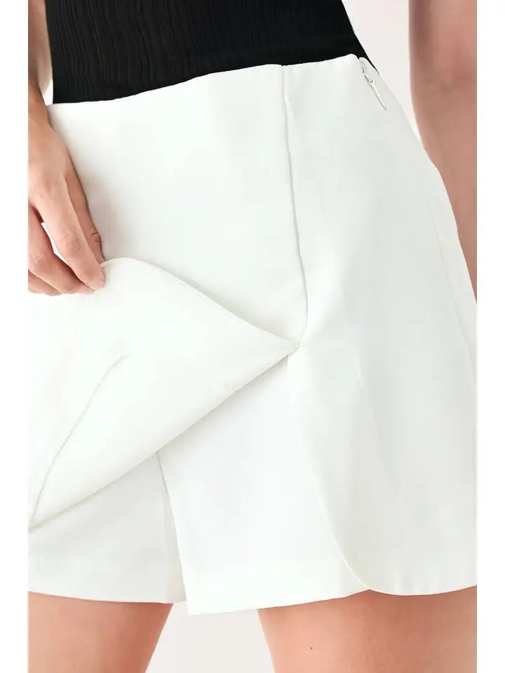Contemp White Skort